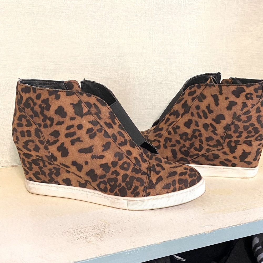 Soda ladies fashion wedge sneakers